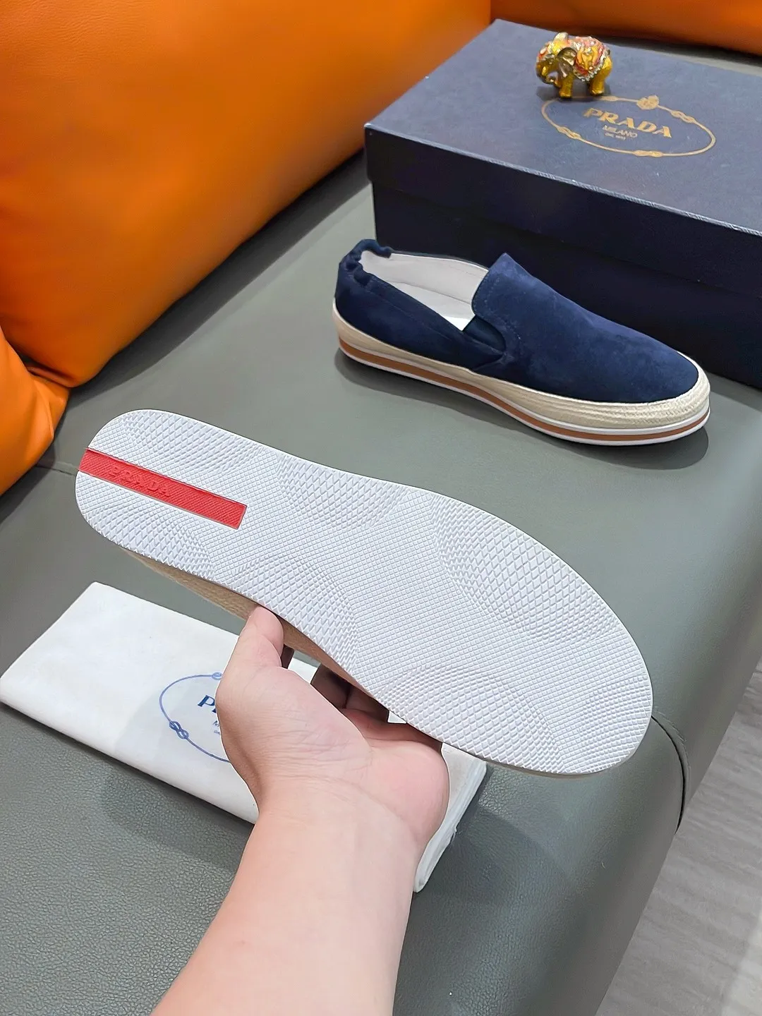 Men's shoes PRADA "Prada" P400 Regular size: 38-44 (slip-on shoes) Product materials: Selected cowhide upper, soft sheepskin foot pads, original factory special outsole.